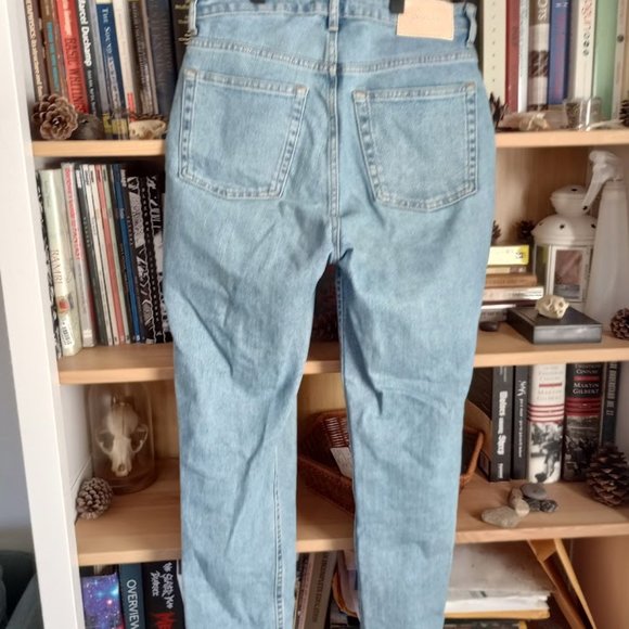 Everlane Curvy Cheeky Straight Jean - Picture 3 of 7